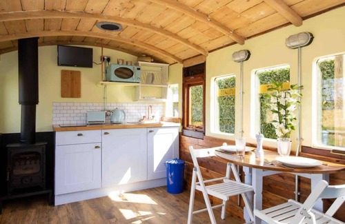 Birdham House | Unique & Comfy Remodelled Railway Carriage