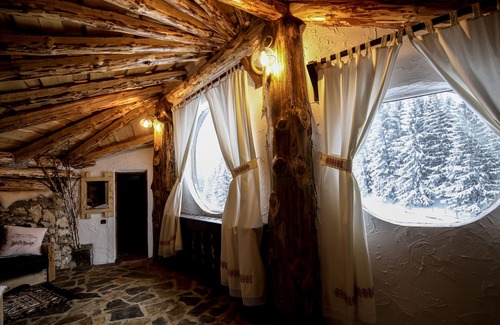 Fundata Cottage | Unique, epic and organic IN HILL hobbit cottages - " The chambers of the realm "