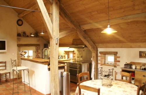 Combreux House | Unique Holiday Home with Pool in Combreux Centre