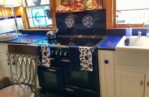 Shallotte House | Unique home and cottage directly across the street from intracoastal waterway