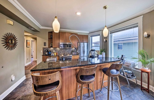 Southmoreland Apartment | Unique Kansas City Apt: Walk to KC Streetcar Stop!