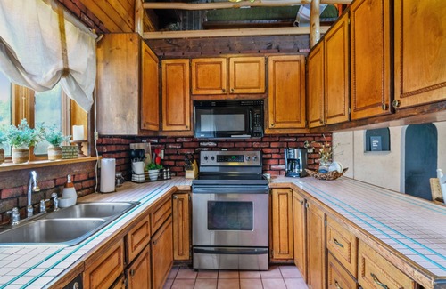 Del Norte House | Unique mountain lodge with firepit, loft, & children's items - near skiing