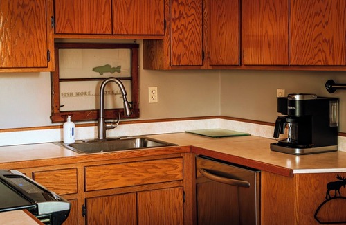 Puposky Cabin | Unique Octagon Treehouse w/Private Jacuzzi