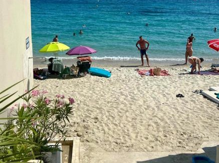 Le Lavandou Apartment | Unique résidence front de mer studio climatisé, jardin et classé