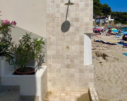 Le Lavandou Apartment | Unique résidence front de mer studio climatisé, jardin et classé