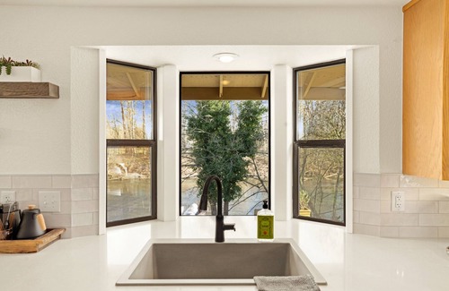 Puyallup Cottage | Unique Riverfront - Salt Water Hot Tub, Firepit, Historic Puyallup