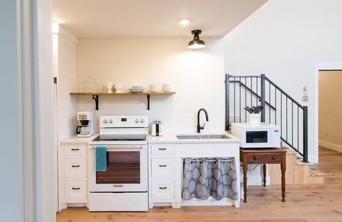 Millersburg Apartment | Unique Silo Suite with Jacuzzi Tub, Kitchen, Fireplace, Living Room