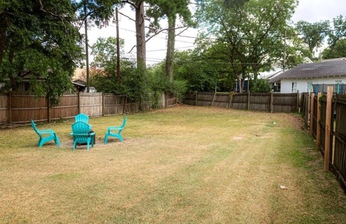 Tuscaloosa House | Unique Stay at the Historic Train House 2.5 miles from Stadium - King Bed