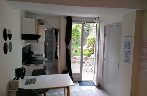 Bourgogne Apartment | Unique studio in the heart of Orléans + PRIVATE garden