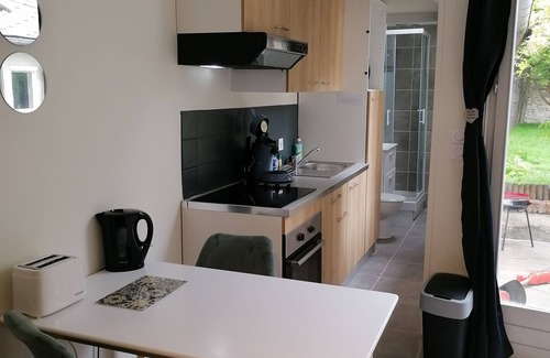 Bourgogne Apartment | Unique studio in the heart of Orléans + PRIVATE garden