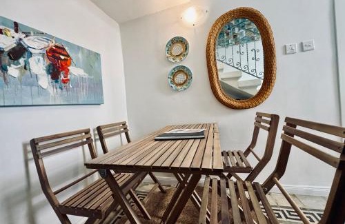 Hamrun House | Unique super central cosy house near Valletta with bus stops just outside - family and couples-friendly - large colourful bedrooms & bathrooms