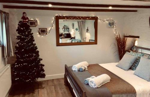 South Milton House | Unique Thatched Retreat near Salcombe and Beaches