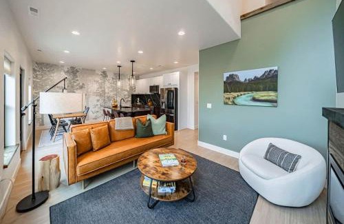 Driggs House | Unique Townhome with AC Garage Patio