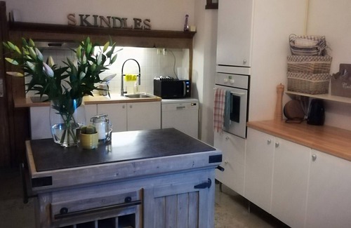 Poperinge House | Unique vacation home (26 pers) with multipurpose room and garden