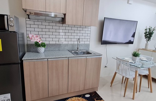 Poblacion District Apartment | Unit 1002 - Selenite Studio @ INSPIRIA