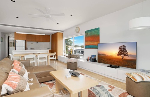 Rainbow Beach Apartment | Unit 105 Plantation Resort - Rainbow Beach. Plantation Resort. Second Floor. Aircon. Pool. Spa. Wifi