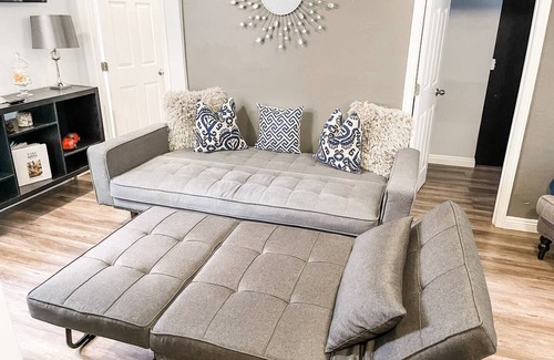 Pacific Terrace Hotel | UNIT #2 2-bedroom/1-bath 400 sq. ft suite with Parking & 4 Beds including a full kitchen