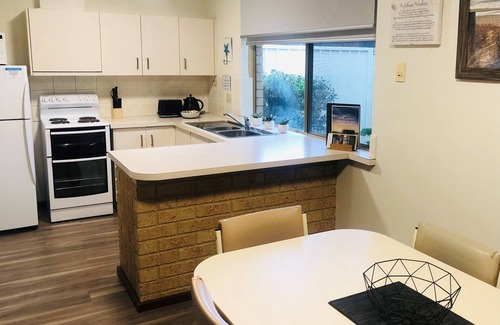 West Busselton Apartment | Unit 4 Family friendly accommodation close to the beach