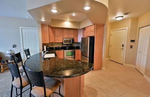 Birchwood Condo | Unit 433a 1 Bd/1 Ba Condo 1 Bedroom Condo by RedAwning