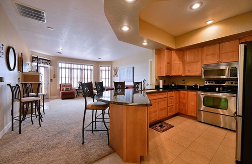 Birchwood Condo | Unit 433a 1 Bd/1 Ba Condo 1 Bedroom Condo by RedAwning