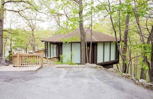 Village of Four Seasons House | UNIT 5 - TREETOP 2 BEDROOM VILLA