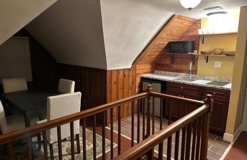 Seat Pleasant Apartment | Unit-A Gorgeous private suite near metro train station and Washington DC