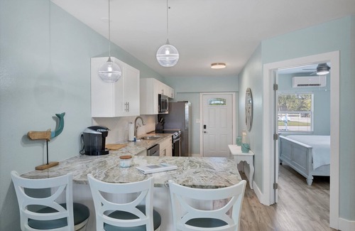 Grove City Apartment | Unit B.CLEAN,Great Location,Dockage Available,HEATED Pool,HUGE Back yard