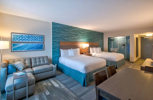 Flagami Hotel | Unit with Kitchenette! With Free Breakfast, Outdoor Pool, Onsite Parking!