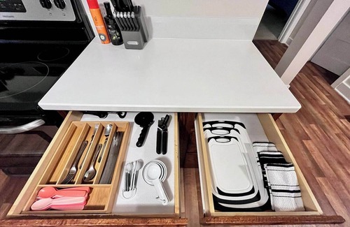 University District Apartment | University Cottage Suite | Block to UM & River