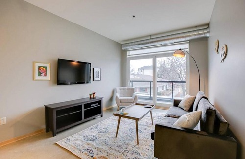 Prospect Park Apartment | University Retreat + Amenitized Building