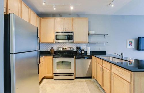 Prospect Park Apartment | University Retreat + Amenitized Building
