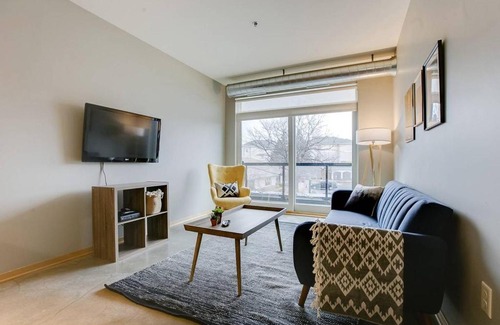 Prospect Park Apartment | University Sanctuary + Gym