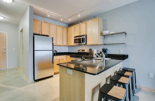 Prospect Park Apartment | University Sanctuary + Gym