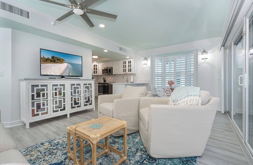 Palm Island Villa | Unobstructed View of the Gulf with Beachside steps and resort access A3311A