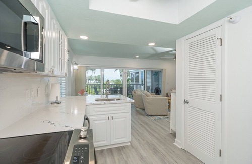 Palm Island Villa | Unobstructed View of the Gulf with Beachside steps and resort access A3311A