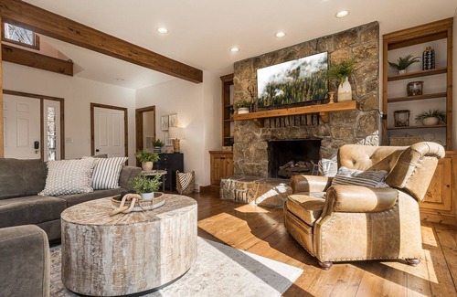 Blakeslee House | Unsalted Memories | Lakefront Cottage, Hot Tub!