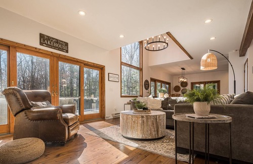 Blakeslee House | Unsalted Memories | Lakefront Cottage, Hot Tub!