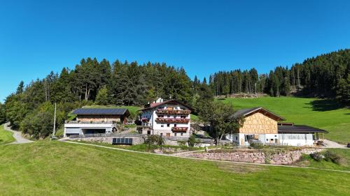 Verano Apartment | Untermathonhof Vöran - Apartments with Farmyard Experience and homemade Breakfast