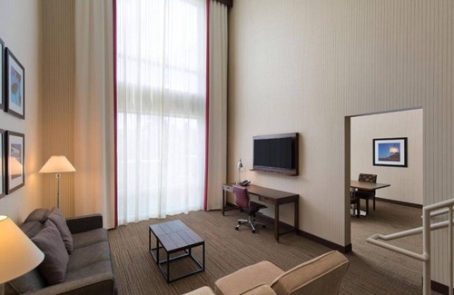 Des Moines House | Unwind at our Sea-Tac Airport Hotel