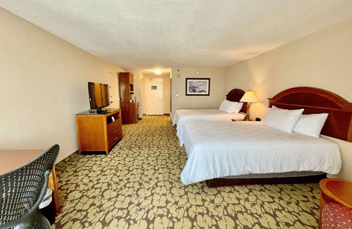 Chinatown Hotel | Unwind by the Pool with Free Breakfast Near CityCentre and The Galleria