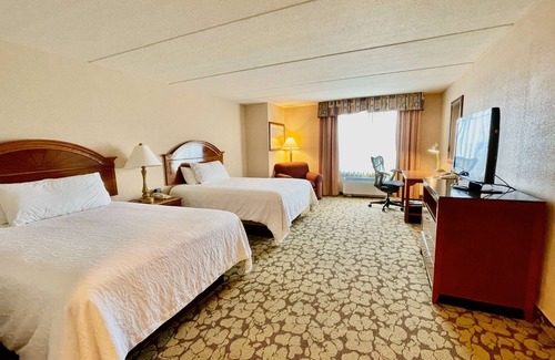 Chinatown Hotel | Unwind by the Pool with Free Breakfast Near CityCentre and The Galleria