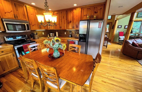 Sparta Cabin | Unwind, Explore, Repeat - This Fall @ Piney Creek Retreat