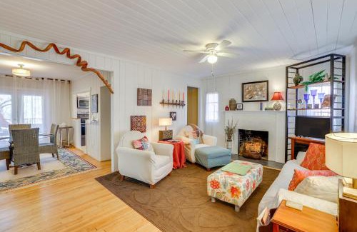 Lynn House | Unwind Fireside and Walk to Dtwn! Tyron Retreat