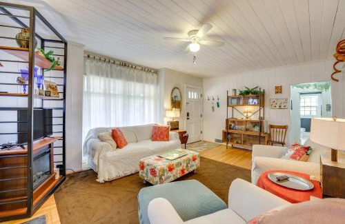 Lynn House | Unwind Fireside and Walk to Dtwn! Tyron Retreat