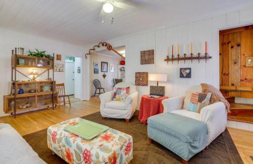 Lynn House | Unwind Fireside and Walk to Dtwn! Tyron Retreat