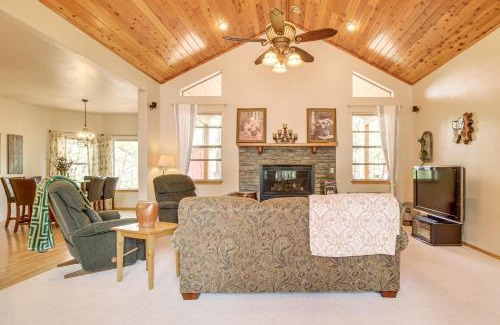Pinetop House | Unwind Fireside! Home 30 Mi to Sunrise Ski Resort