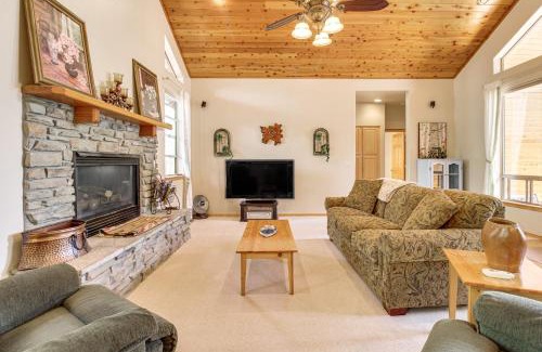 Pinetop House | Unwind Fireside! Home 30 Mi to Sunrise Ski Resort