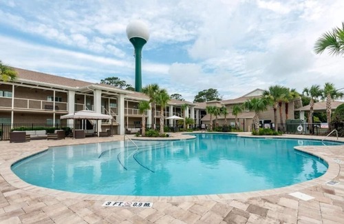Jekyll Island House | Unwind in a Spacious Suite Near the Ocean's Edge | Free Parking & Breakfast!