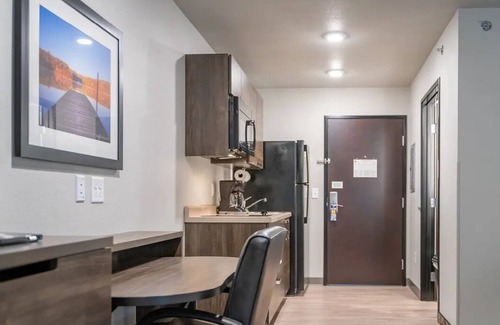 Moab Hotel | Unwind in a Spacious Room with Kitchen, Pet-Friendly, Free Parking