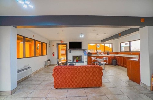 Kingsville Hotel | Unwind In A Unit With Pets Allowed Near Baffin Bay And King Ranch Museum